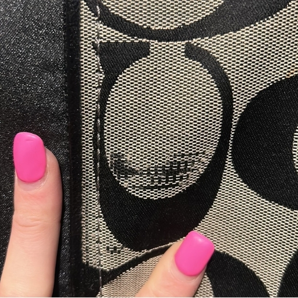 Coach Black and Tan Signature Shoulder Bag - Picture 7 of 8